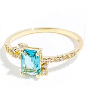 NWT/NIB Beautiful Aqua Crystal w/ Thin Gold Band and Accent White Crystals